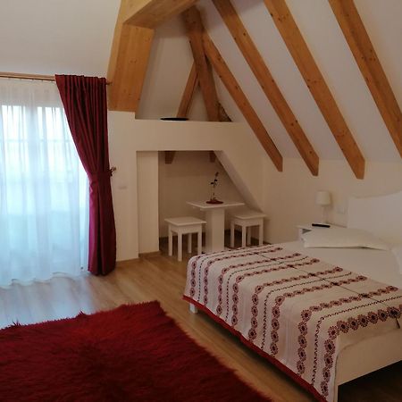 Pensiunea Casuta Din Deal Moisei Camera foto