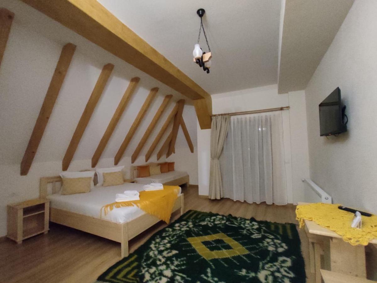 Pensiunea Casuta Din Deal Moisei Esterno foto