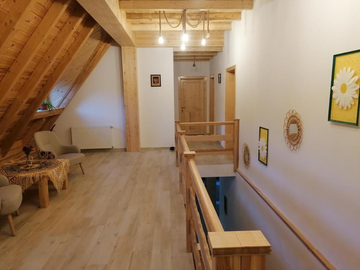 Pensiunea Casuta Din Deal Moisei Esterno foto