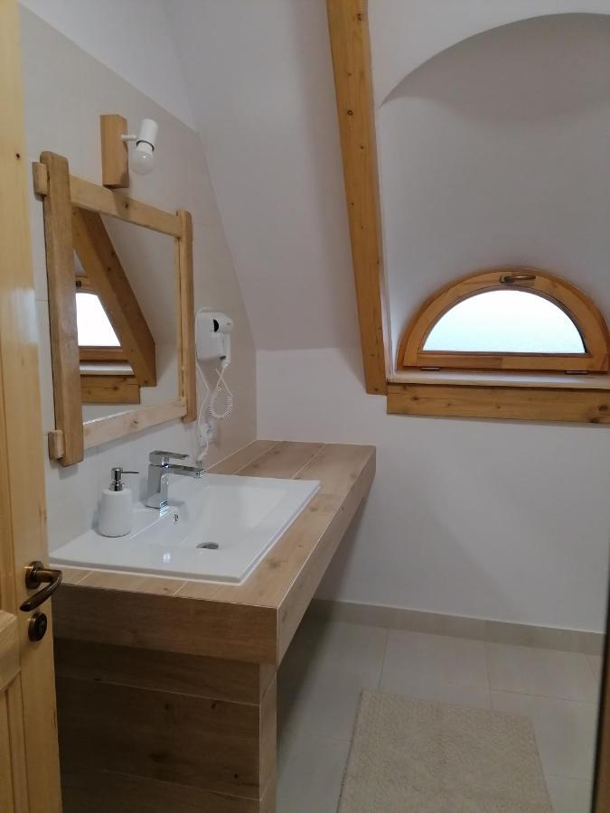 Pensiunea Casuta Din Deal Moisei Camera foto