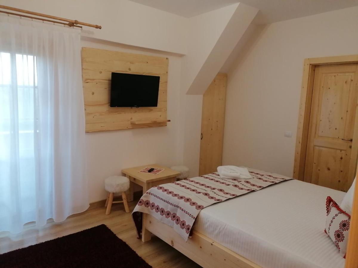 Pensiunea Casuta Din Deal Moisei Esterno foto