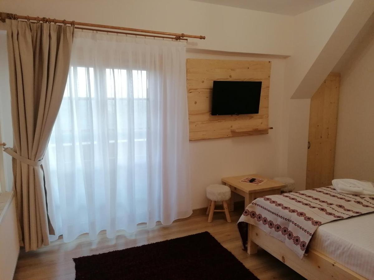Pensiunea Casuta Din Deal Moisei Camera foto