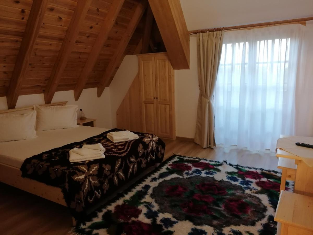 Pensiunea Casuta Din Deal Moisei Camera foto