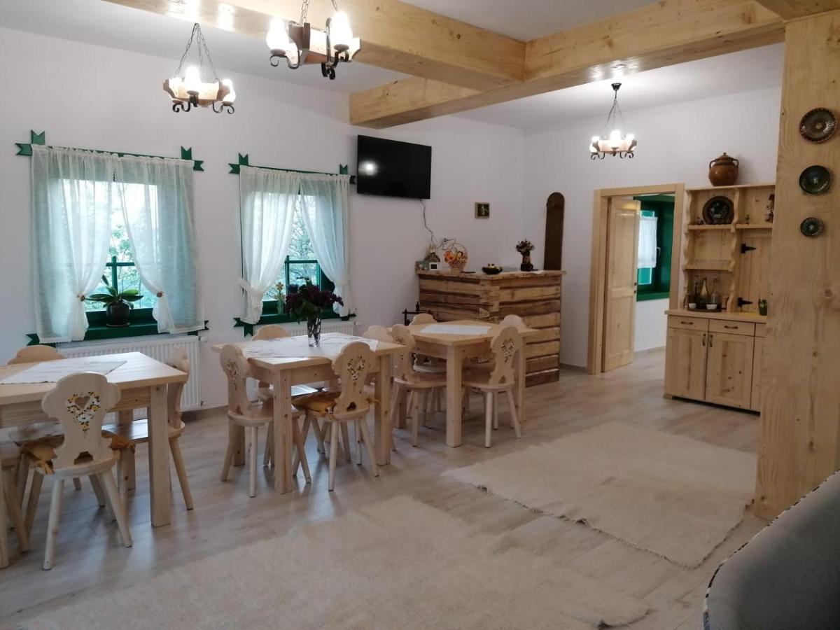 Pensiunea Casuta Din Deal Moisei Esterno foto